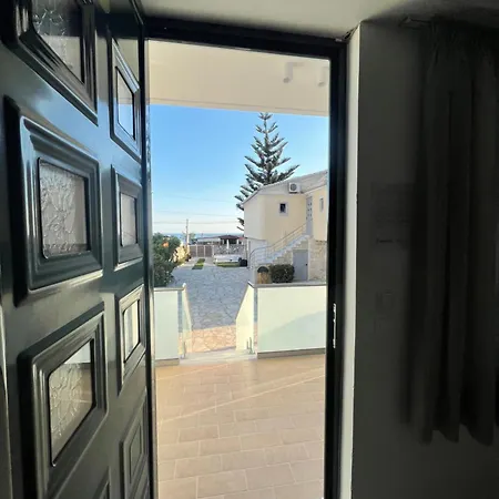 Dimitri Hotel Himare