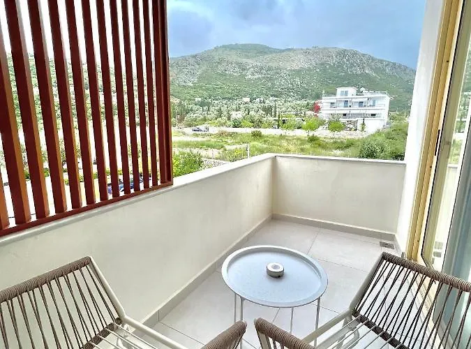 Dimitri Hotel Himare